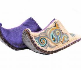 Handmade felted slippers Aladdin with sole and rich embroidery. Wool slippers. home shoes, indoor slippers, felt slippers -