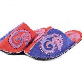 Handmade felted slippers with sole. Wool slippers | home shoes | indoor slippers | felt slippers