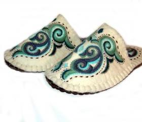 Handmade felted inhouse slippers with sole. Wool slippers | home shoes | indoor slippers | felt slippers - GIFT PACKAGED