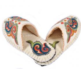 Handcrafted felted slippers with sole. Wool slippers | home shoes | indoor slippers | felt slippers