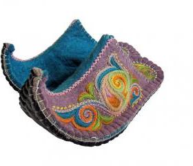 Handmade felted slippers Aladdin with embroidery. GIFT PACKAGED. READY