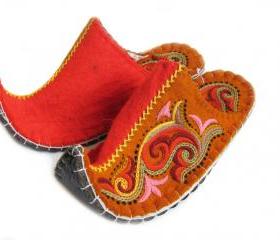 Handmade felted slippers Aladdin with sole. Wool slippers with embroidery, home shoes, indoor slippers, felt slippers - GIFT WRAPPED